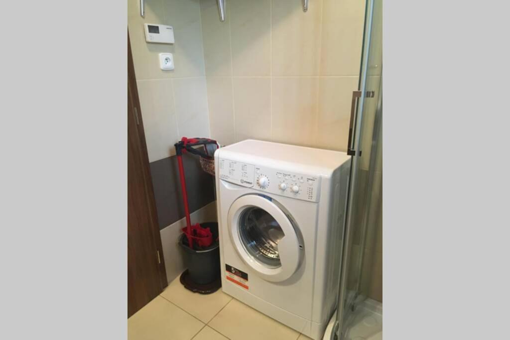 Prijemny Apartman Krovi V Rodinnem Domku Se Sdilenym Bazenem, Terasou A Zahradou Zewnętrze zdjęcie