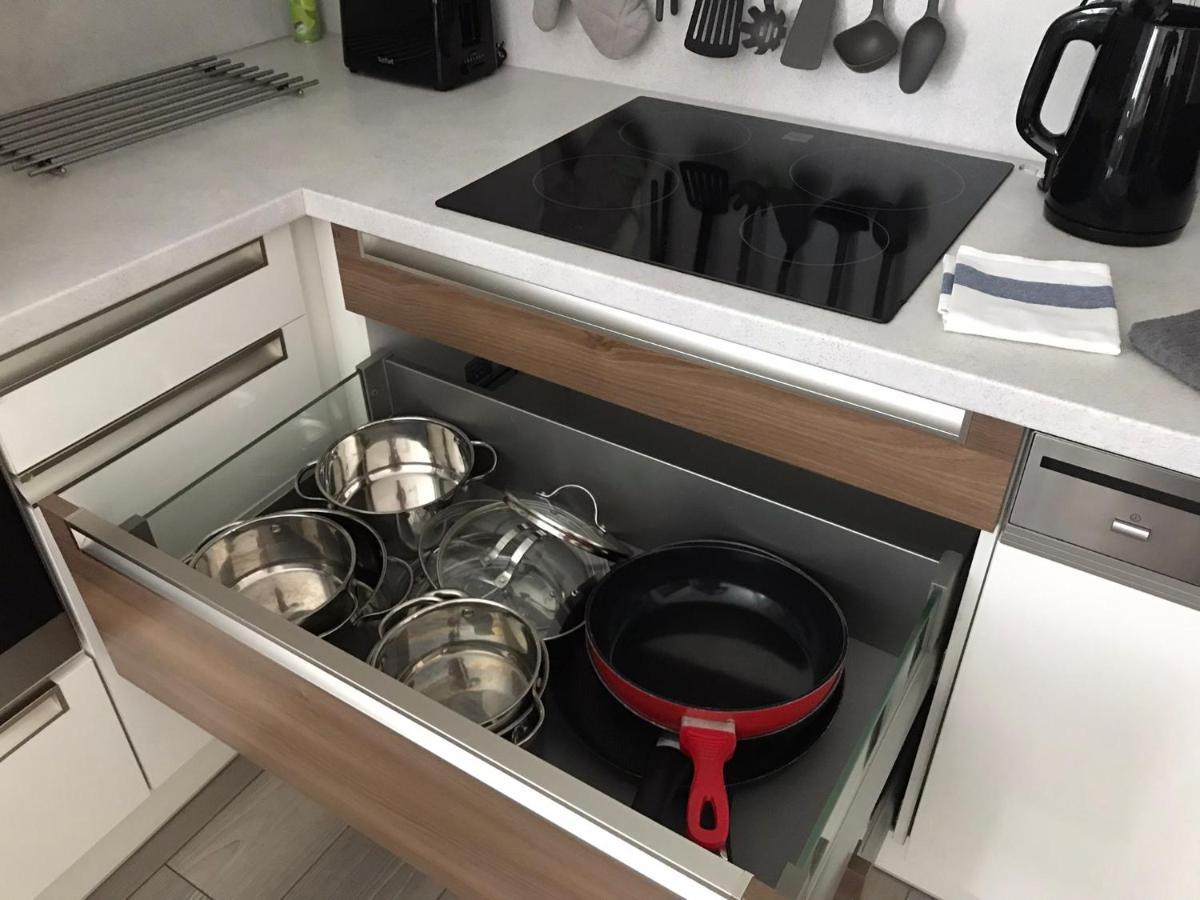 Prijemny Apartman Krovi V Rodinnem Domku Se Sdilenym Bazenem, Terasou A Zahradou Zewnętrze zdjęcie