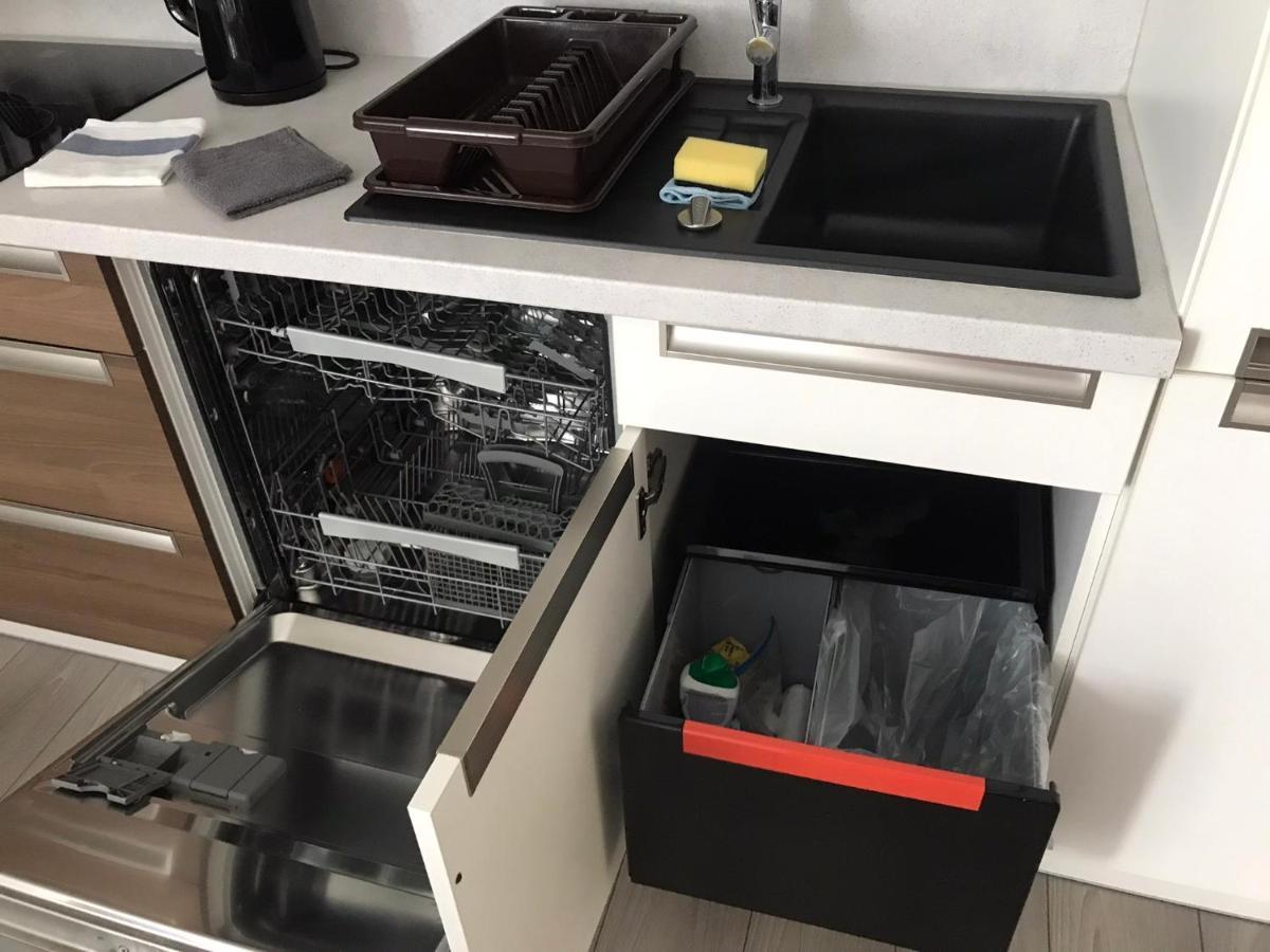 Prijemny Apartman Krovi V Rodinnem Domku Se Sdilenym Bazenem, Terasou A Zahradou Zewnętrze zdjęcie