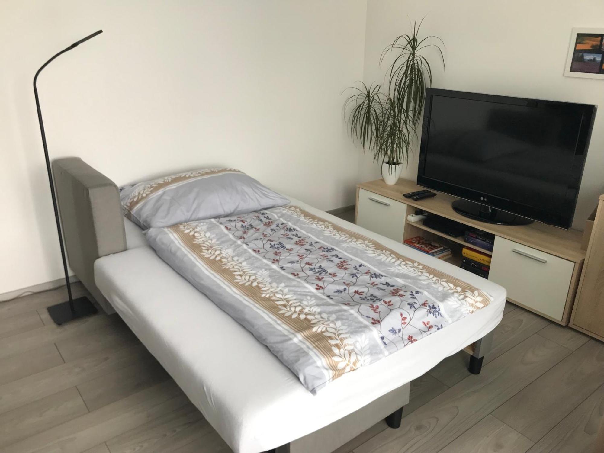 Prijemny Apartman Krovi V Rodinnem Domku Se Sdilenym Bazenem, Terasou A Zahradou Zewnętrze zdjęcie
